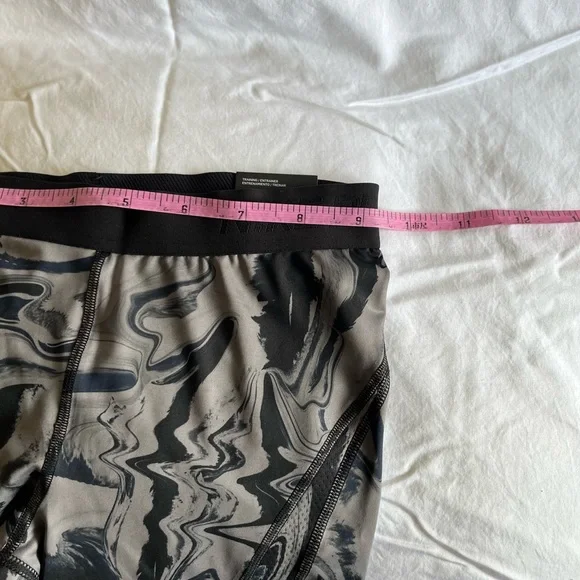🌺NWT Nike Hypercool tight fit Tights; Gray and Black.. Medium - Picture 10 of 10